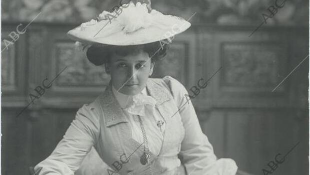 La actriz María Guerrero en el primer acto de «Mariucha», obra de Benito Pérez Galdós